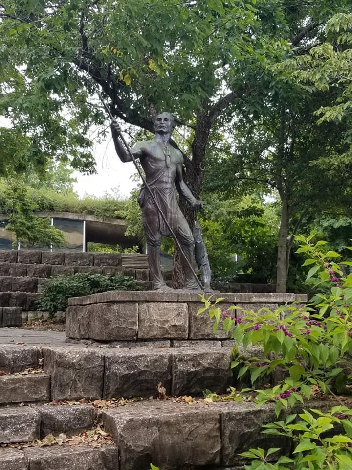 40595669_10156772708383885_3798435498528079872_n