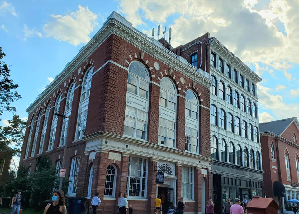 242055122_333620321874081_1967929548021673221_n