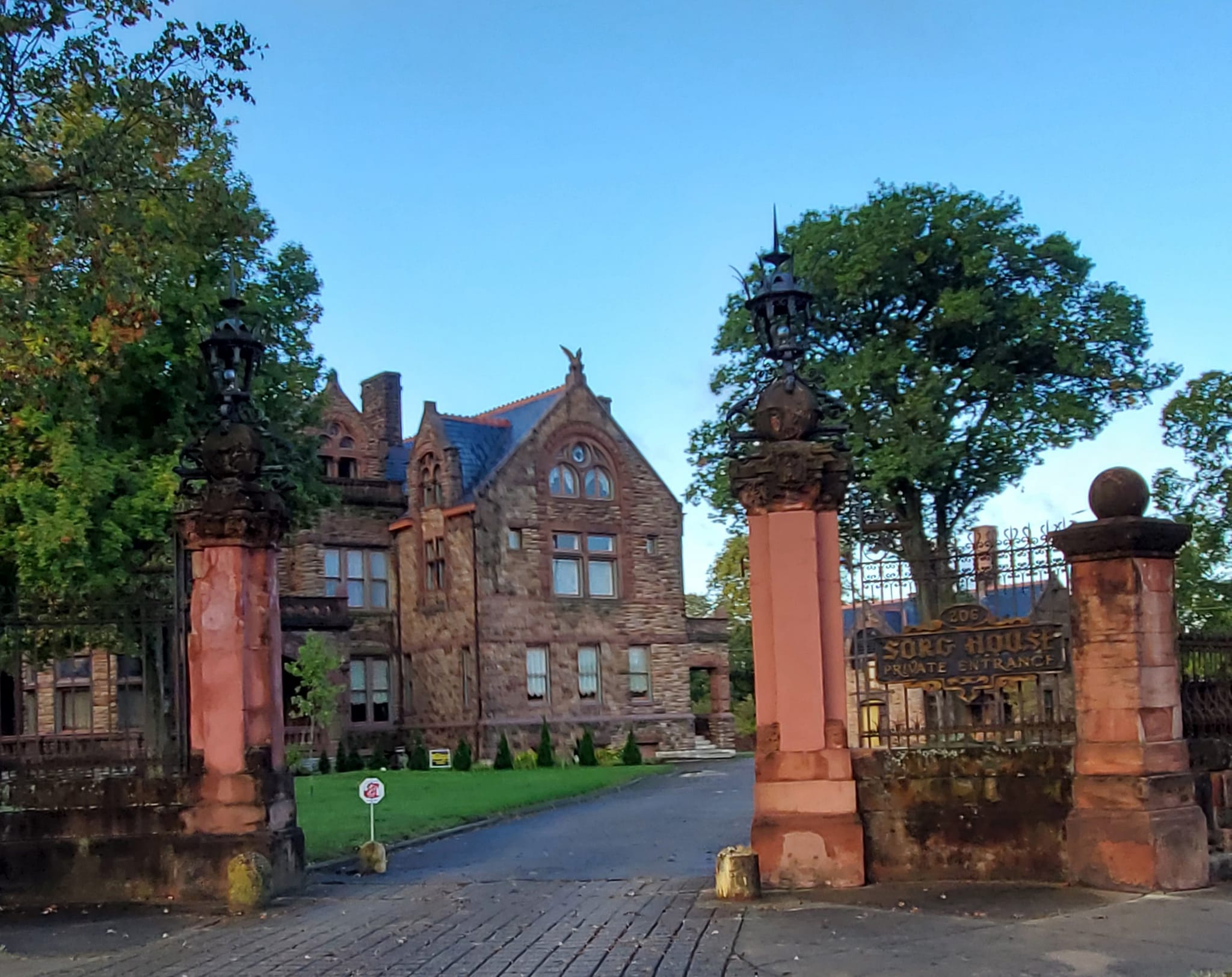 392936645_817363696833072_9141403561075619353_n